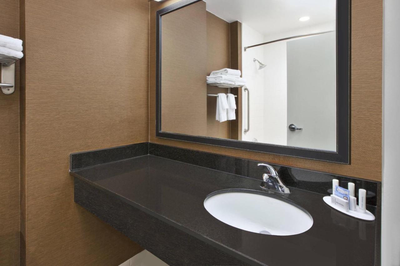 Fairfield Inn & Suites By Marriott Milwaukee Downtown Extérieur photo